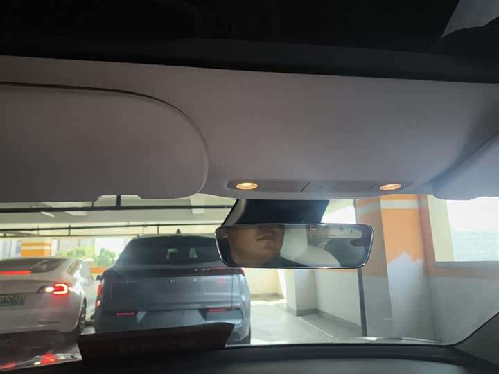 Фото 18 - Tesla Model 3