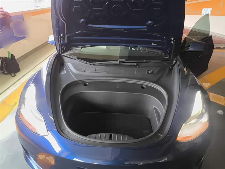 Фото 20 - Tesla Model 3