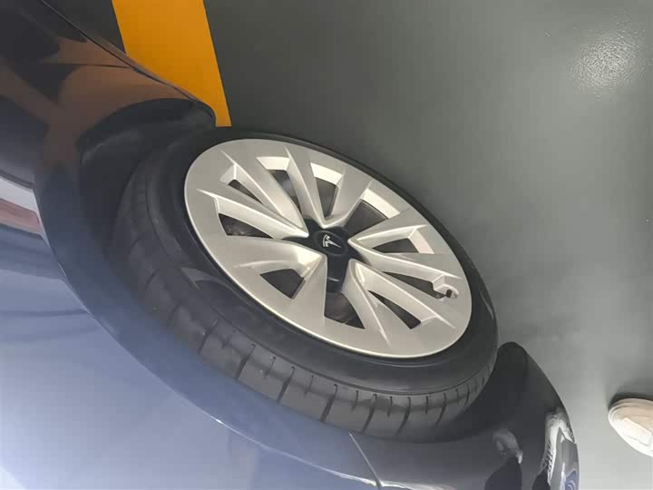 Фото 23 - Tesla Model 3