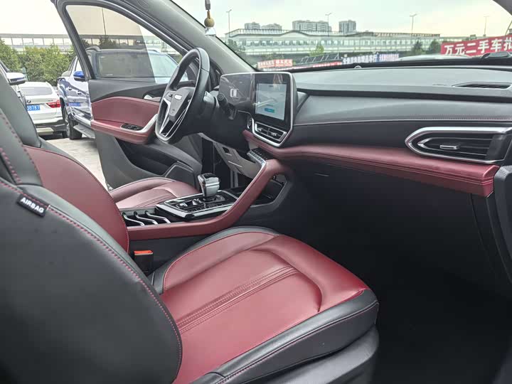 Фото 10 - Maxus T90