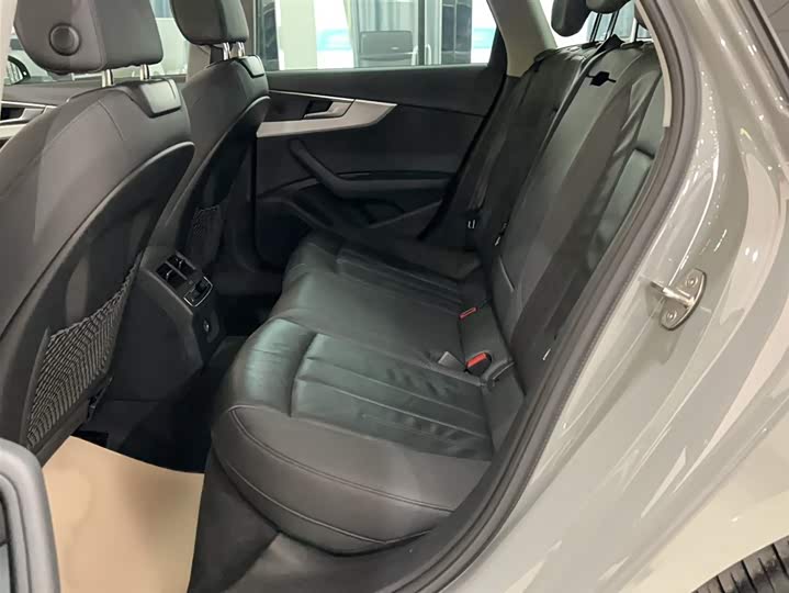 Фото 8 - Audi A4