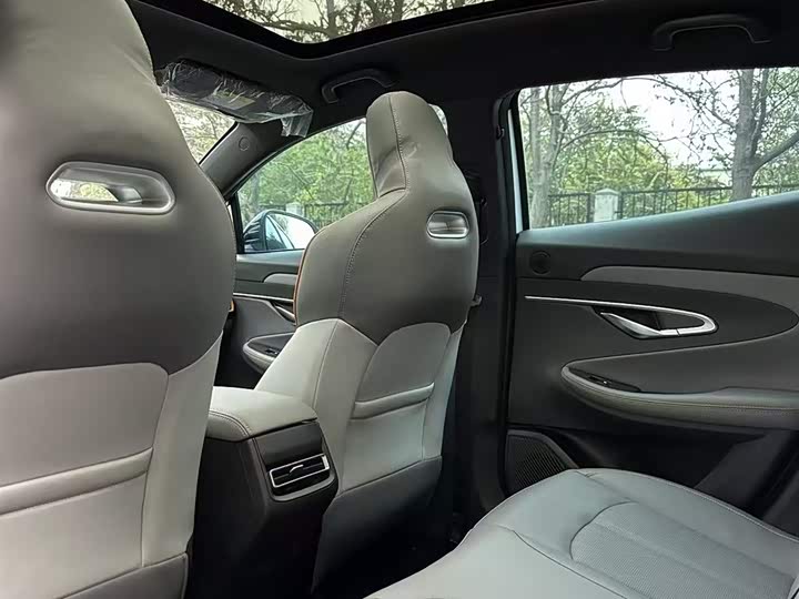 Фото 15 - Changan UNI-T