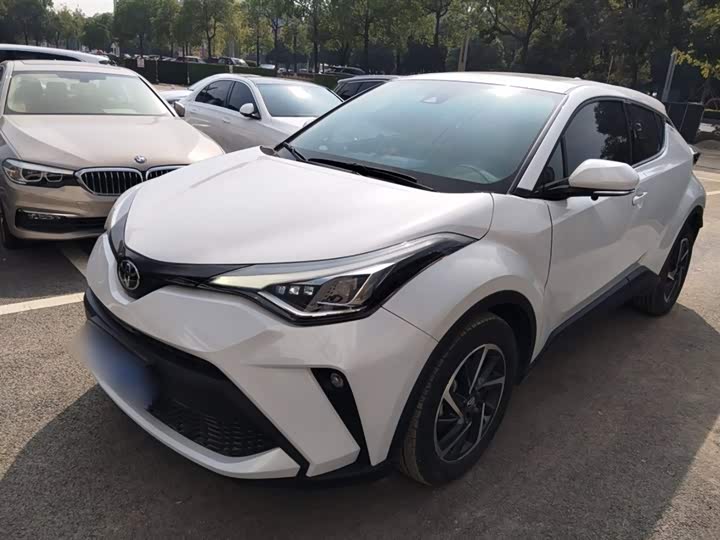 Фото 2 - Toyota C-HR
