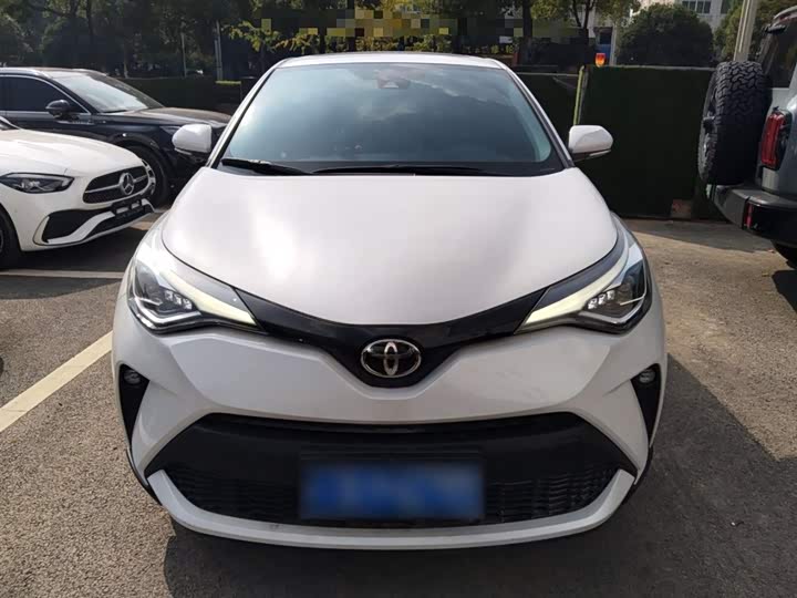 Фото 3 - Toyota C-HR