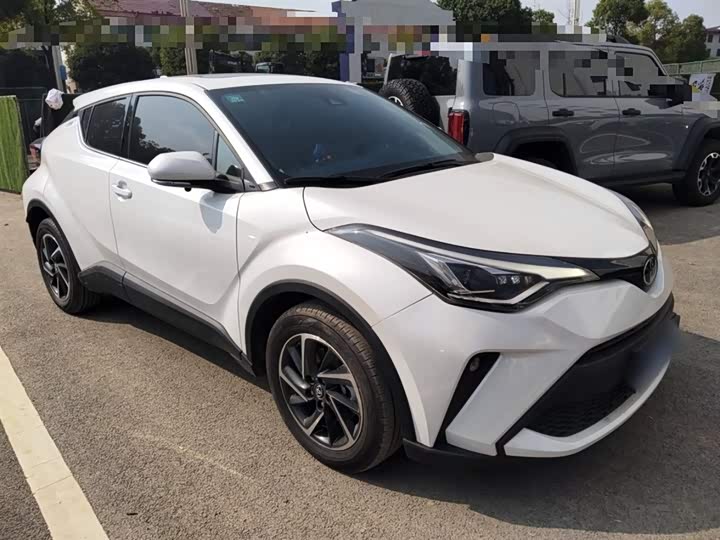 Фото 4 - Toyota C-HR