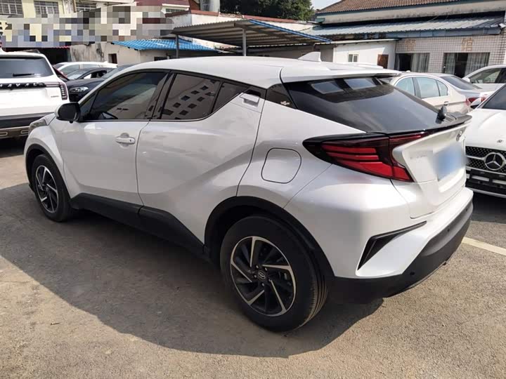 Фото 5 - Toyota C-HR