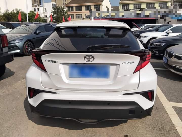 Фото 6 - Toyota C-HR