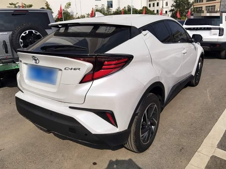 Фото 7 - Toyota C-HR