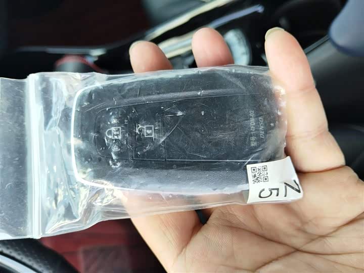 Фото 9 - Toyota C-HR