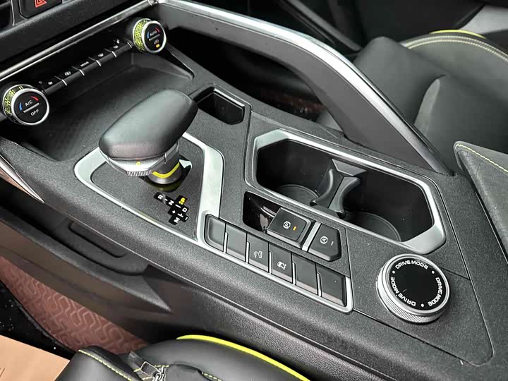 Фото 12 - Geely Tugella S