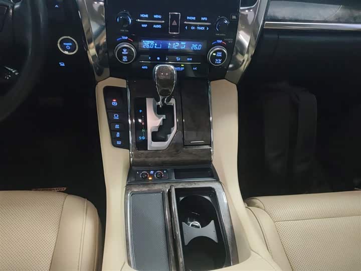 Фото 14 - Toyota Alphard