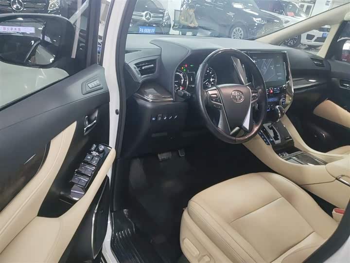 Фото 16 - Toyota Alphard