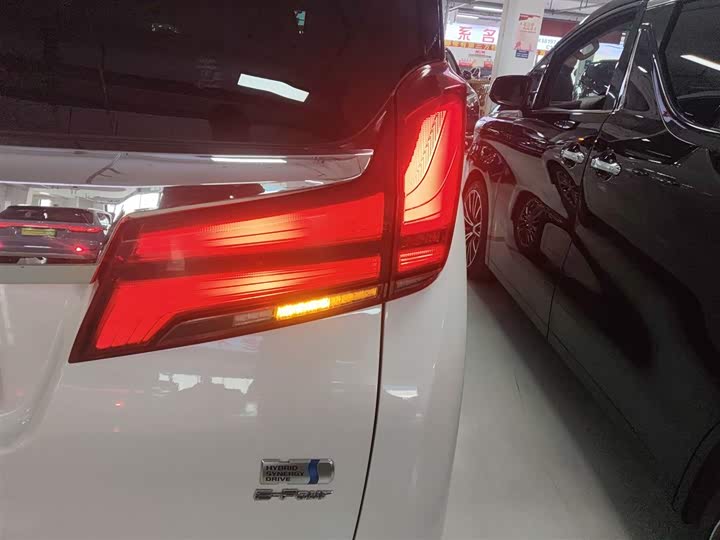 Фото 8 - Toyota Alphard