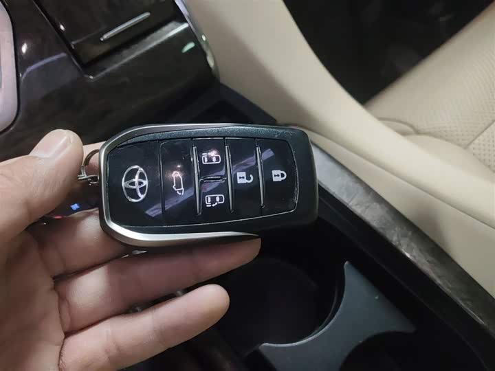 Фото 9 - Toyota Alphard