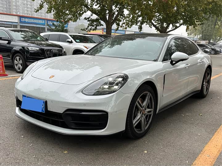 Фото 1 - Porsche Panamera