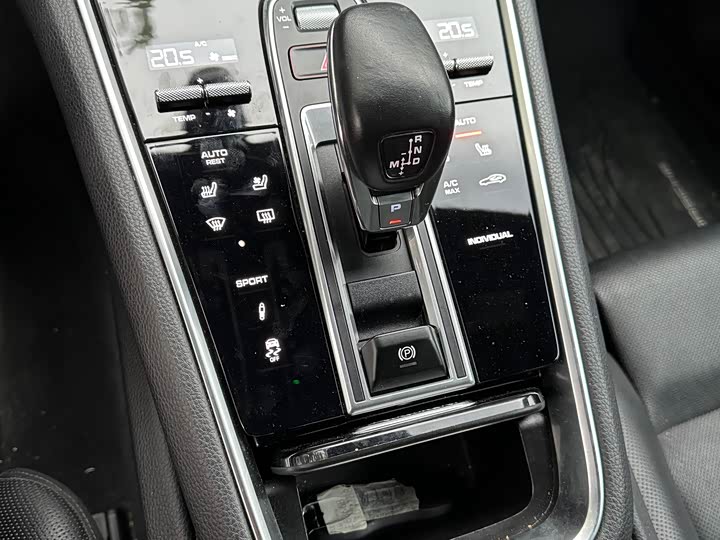 Фото 11 - Porsche Panamera