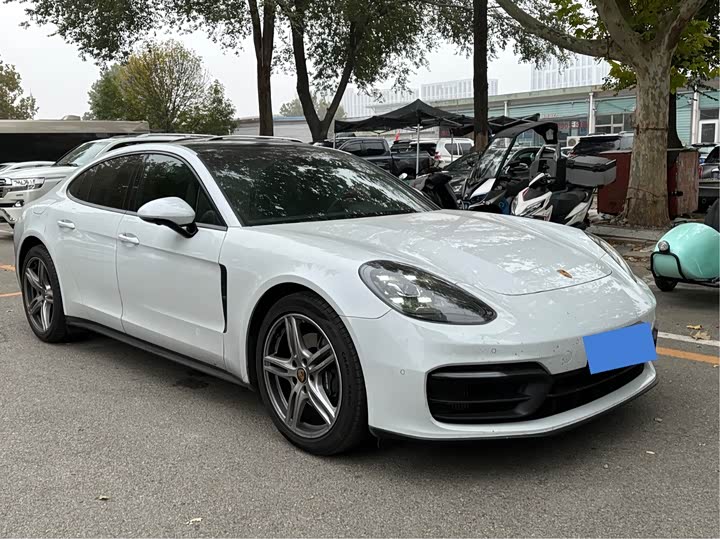 Фото 3 - Porsche Panamera