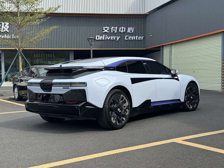 Фото 4 - HiPhi Z