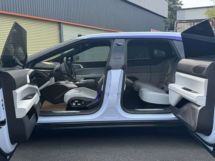 Фото 8 - HiPhi Z