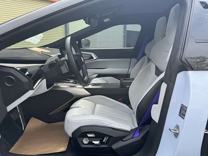 Фото 9 - HiPhi Z