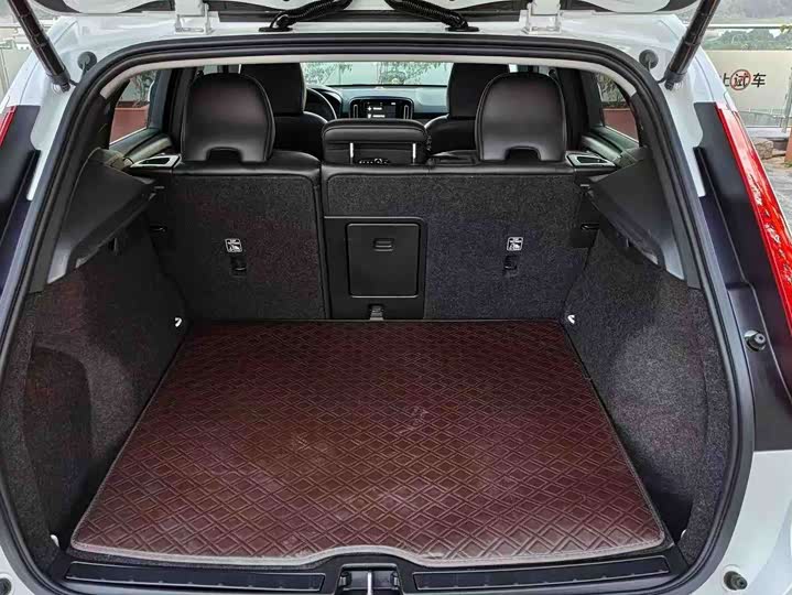 Фото 11 - Volvo XC40