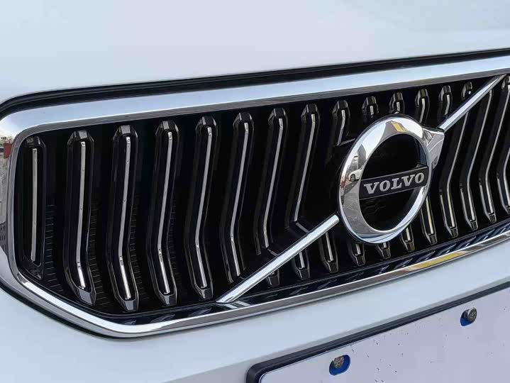 Фото 14 - Volvo XC40