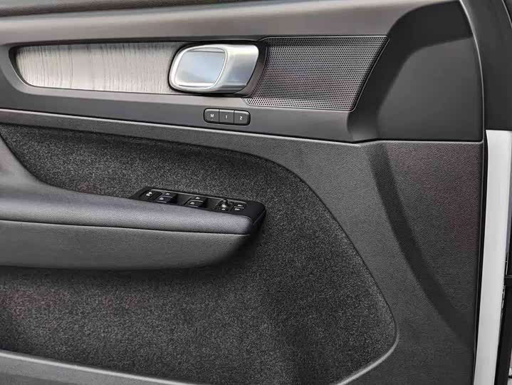 Фото 16 - Volvo XC40