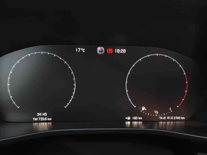 Фото 19 - Volvo XC40