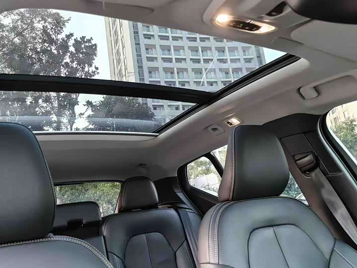 Фото 20 - Volvo XC40