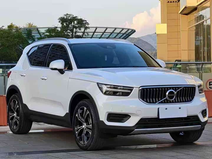 Фото 3 - Volvo XC40