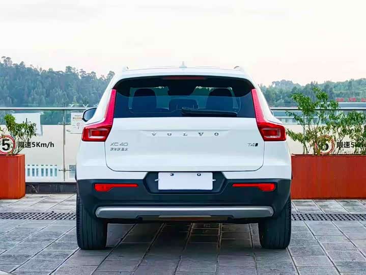 Фото 5 - Volvo XC40