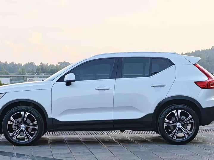 Фото 6 - Volvo XC40