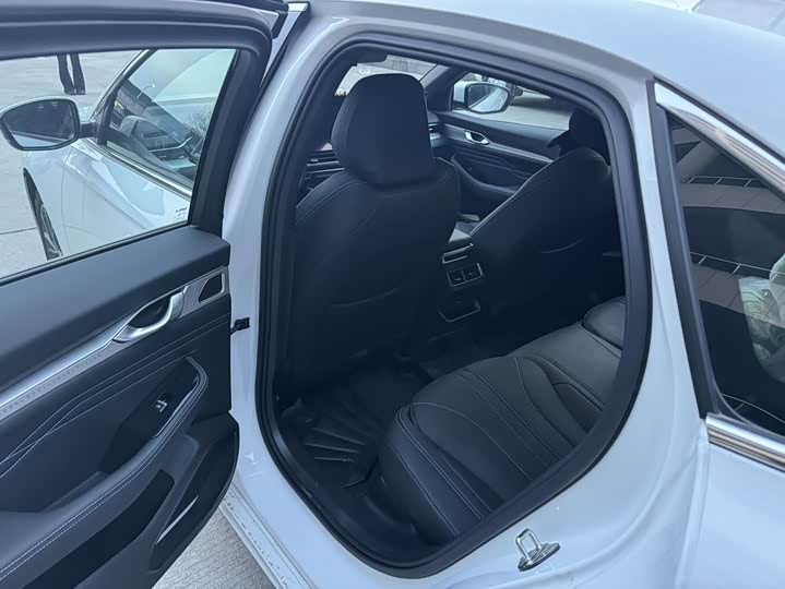 Фото 6 - Geely Preface