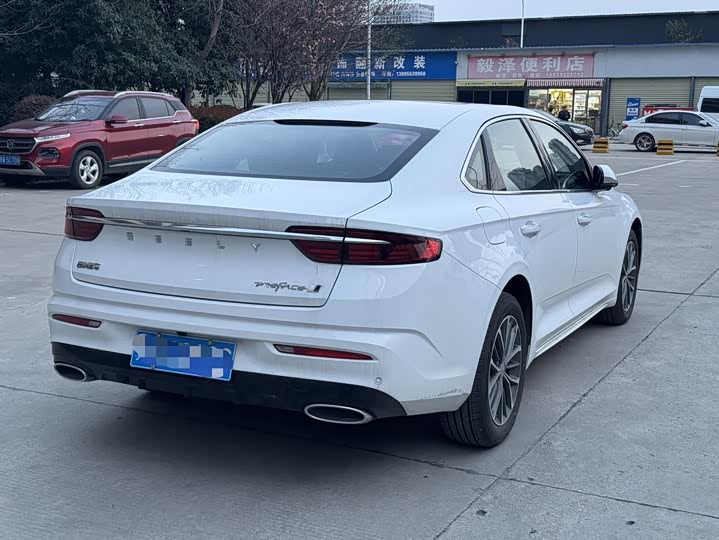 Фото 8 - Geely Preface