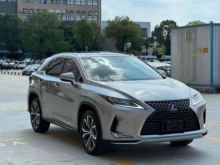 Фото 1 - Lexus RX