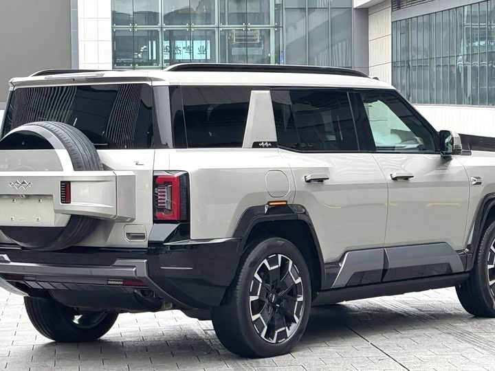 Фото 7 - BYD FangChengBao Leopard 8