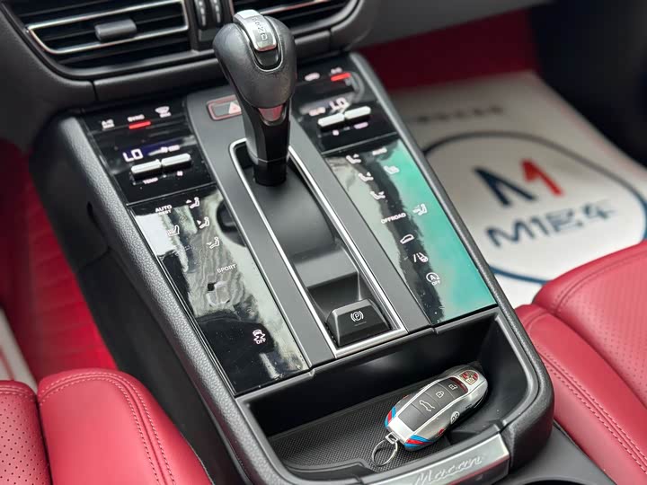 Фото 10 - Porsche Macan