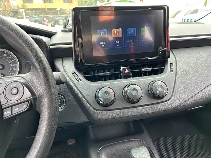 Фото 10 - Toyota Corolla