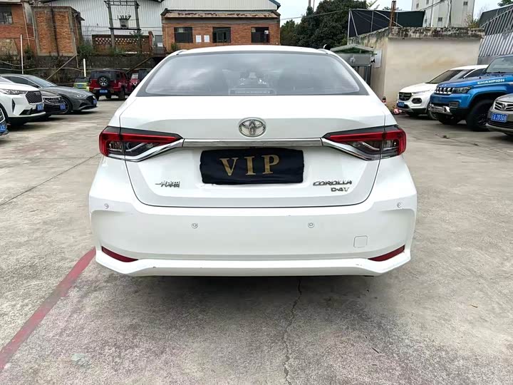 Фото 12 - Toyota Corolla