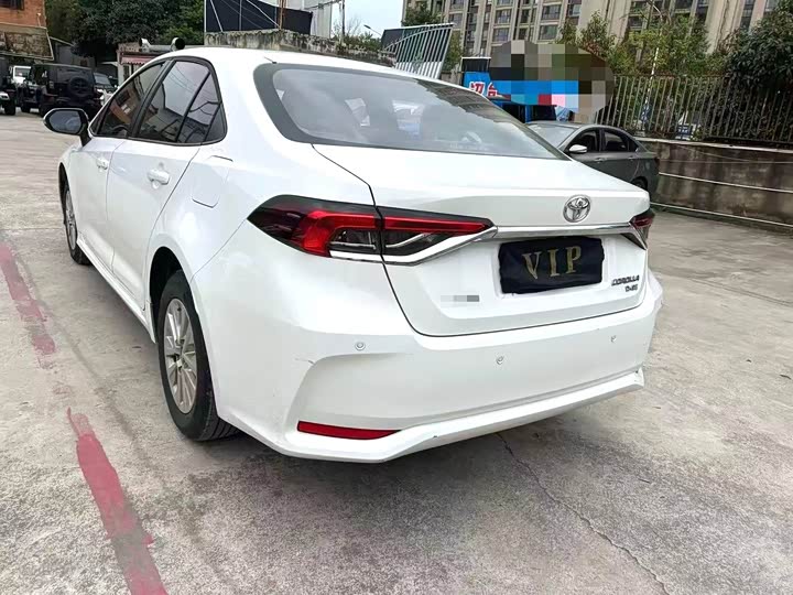 Фото 13 - Toyota Corolla