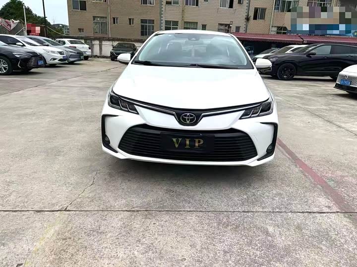 Фото 2 - Toyota Corolla