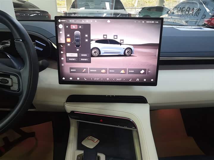 Фото 13 - Zeekr 001