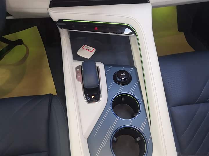 Фото 14 - Zeekr 001