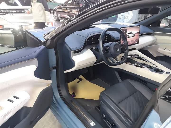 Фото 16 - Zeekr 001