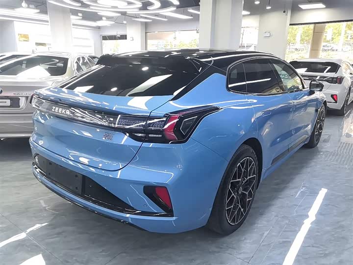 Фото 7 - Zeekr 001