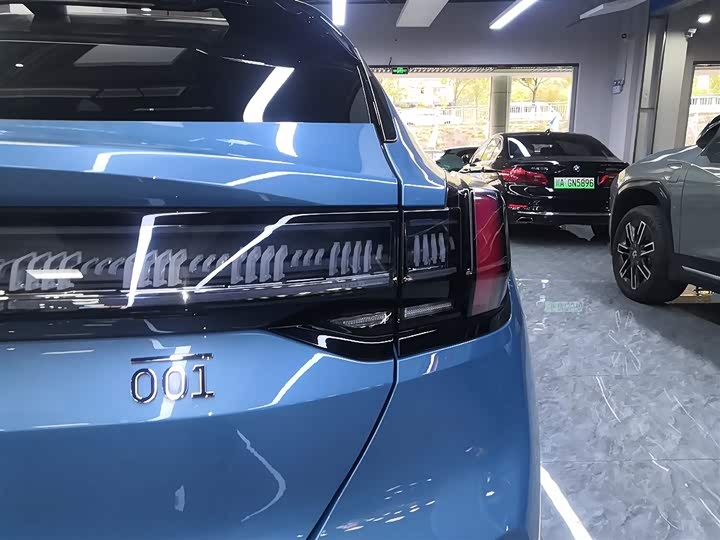 Фото 8 - Zeekr 001