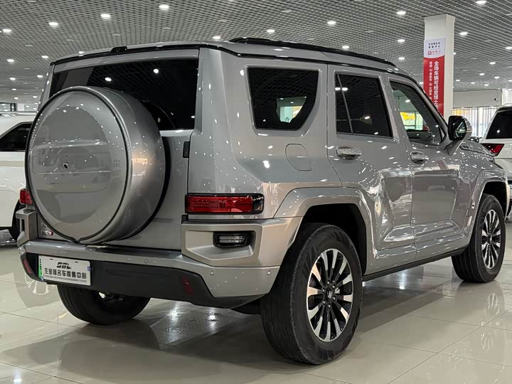 Фото 10 - Tank 700 Hybrid