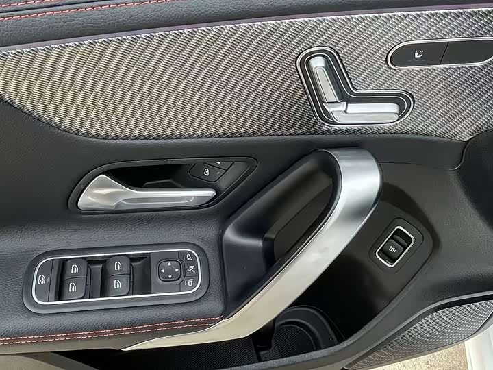 Фото 19 - Mercedes-Benz A-Class