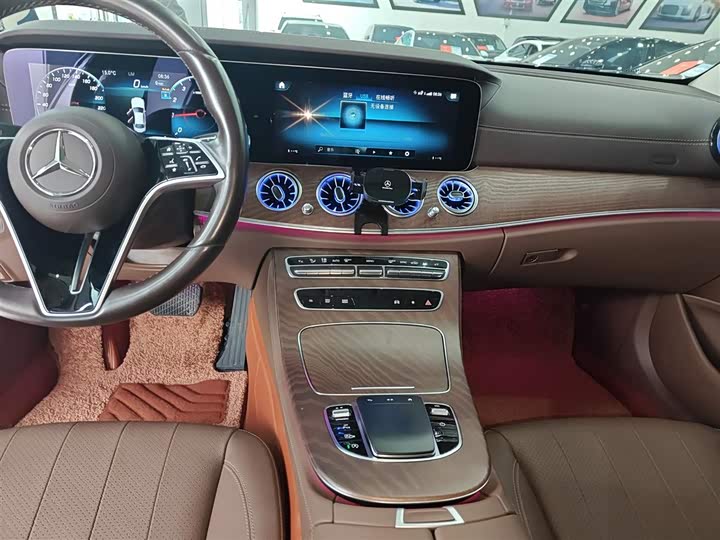 Фото 13 - Mercedes-Benz E-Class