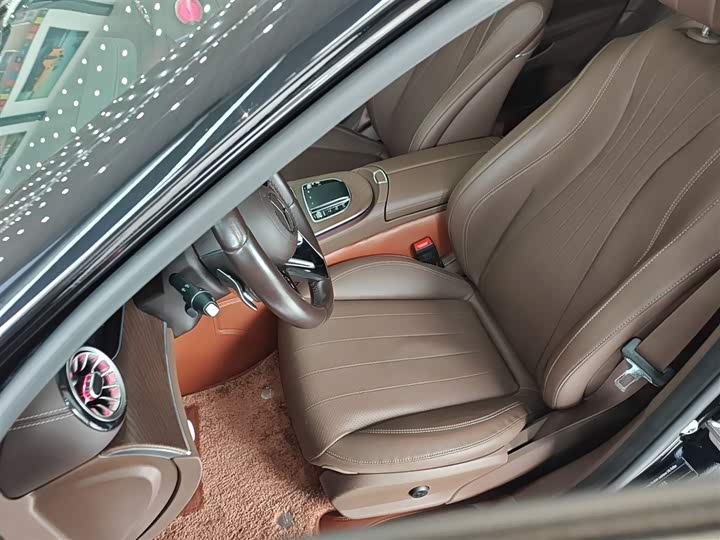 Фото 15 - Mercedes-Benz E-Class